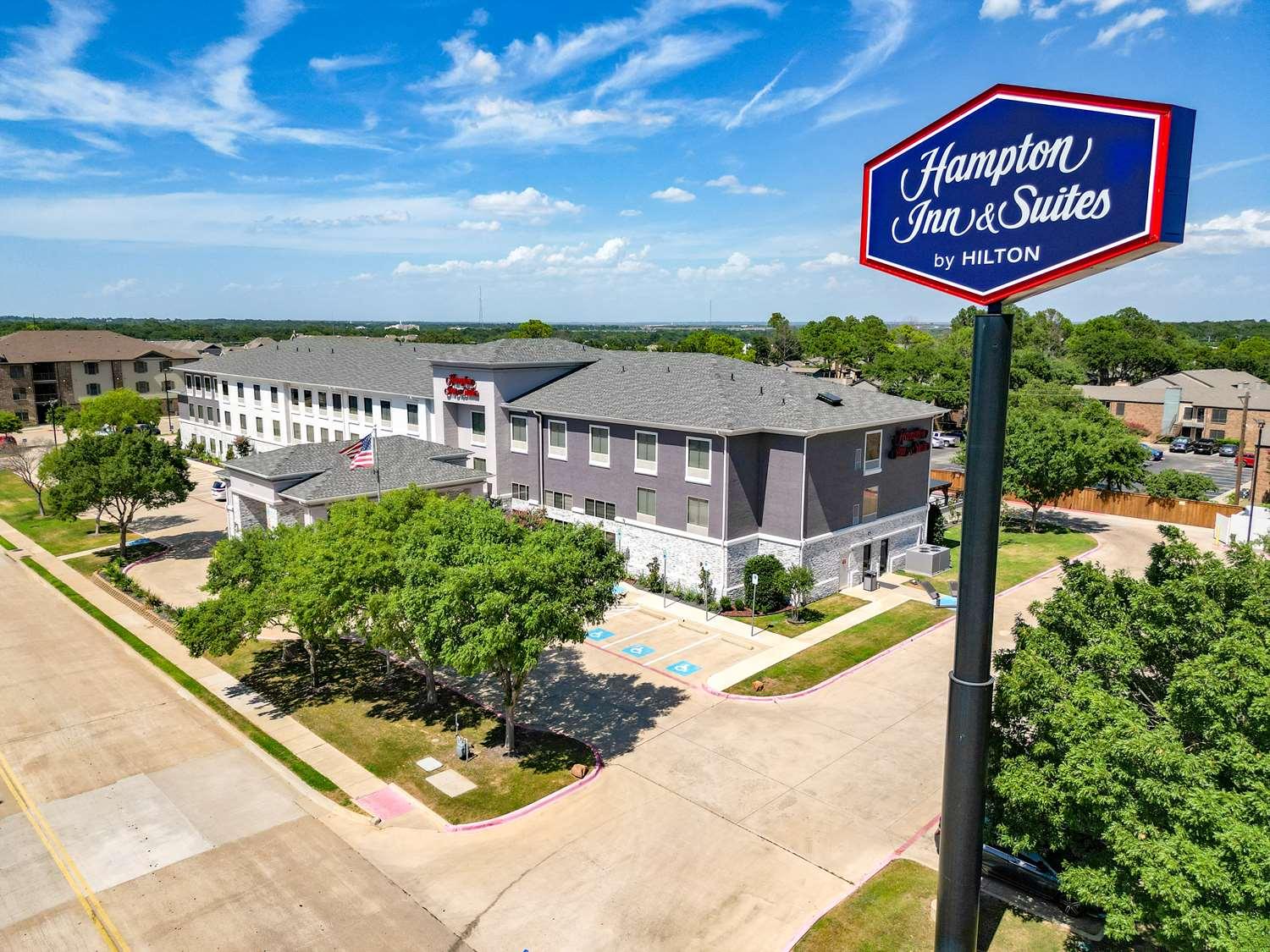 Hampton Inn & Suites Denton — 1