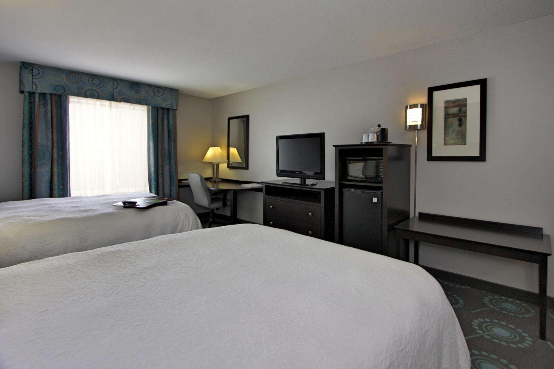 Hampton Inn Defiance — 6