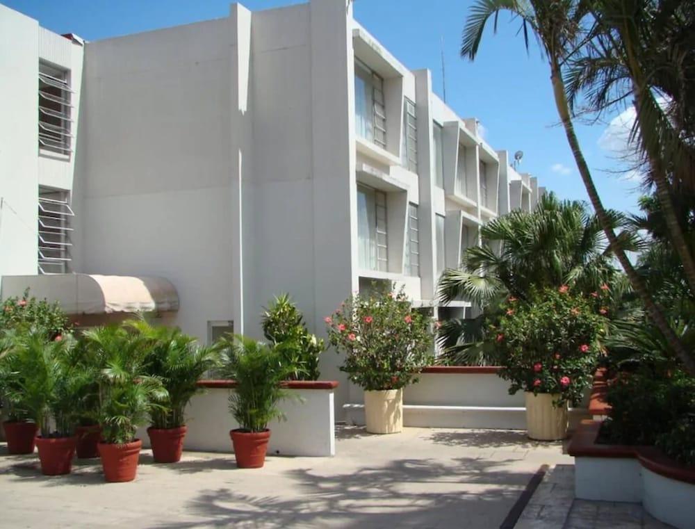 HOTEL PLAZA SUITES — 1