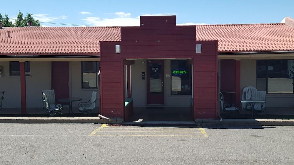 Knights Inn Cortez CO — 1