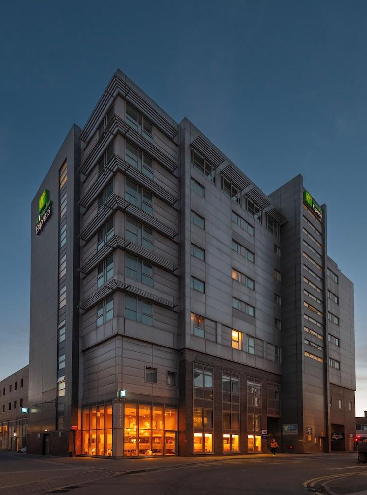 Holiday Inn Express SWINDON CITY CENTRE — 2