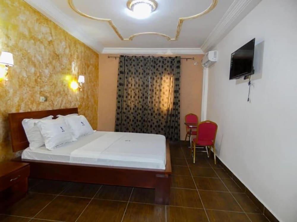 Hotel Le Chateau — 6