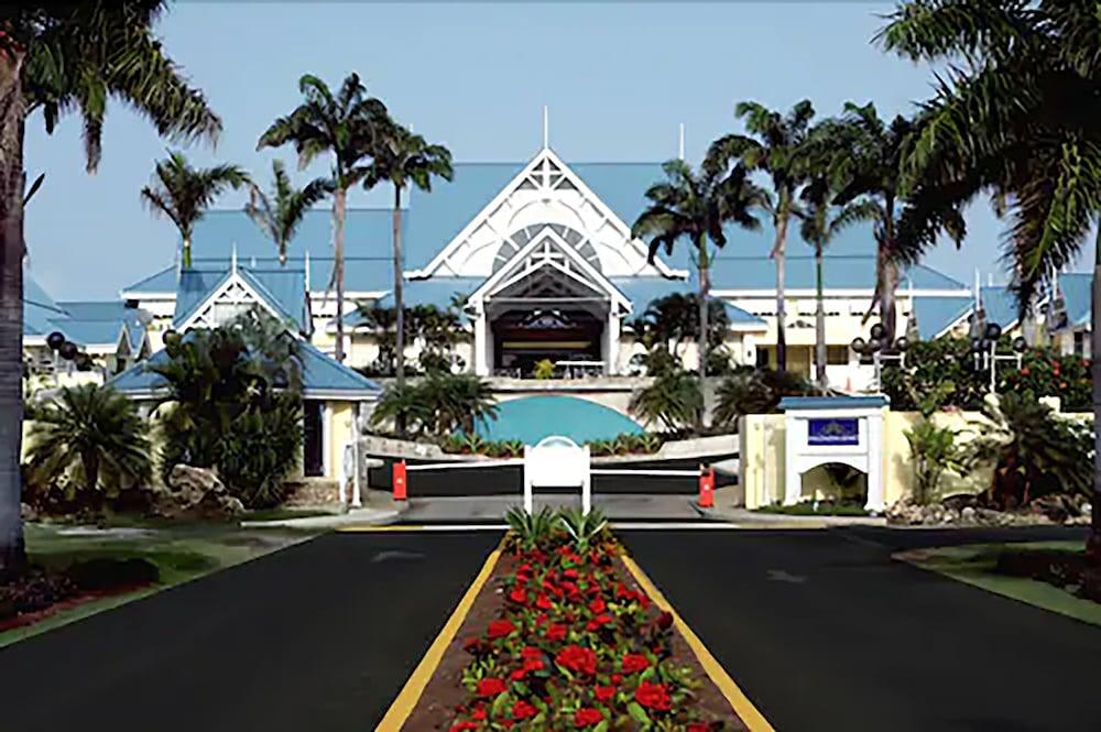 Magdalena Grand Beach Resort — 1