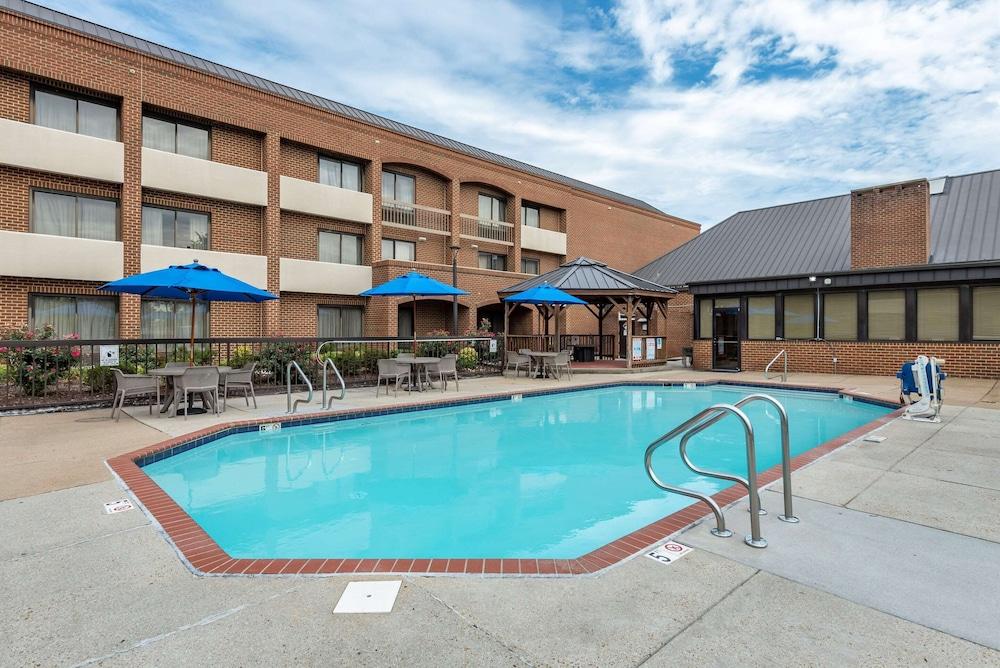 Comfort Suites Chesapeake - Norfolk — 1