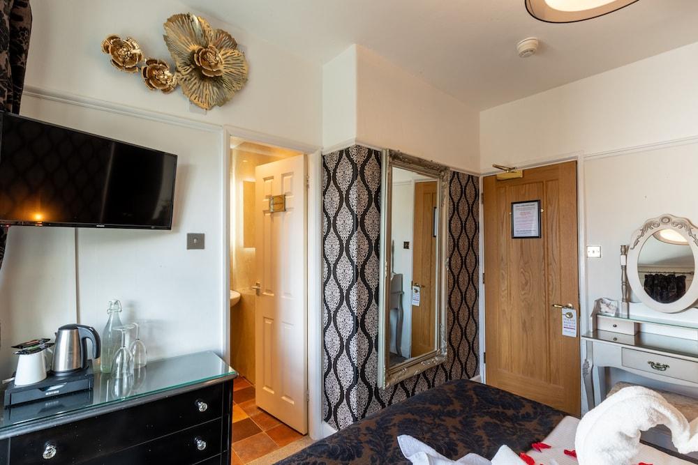 Holly Lodge Guest House — 6