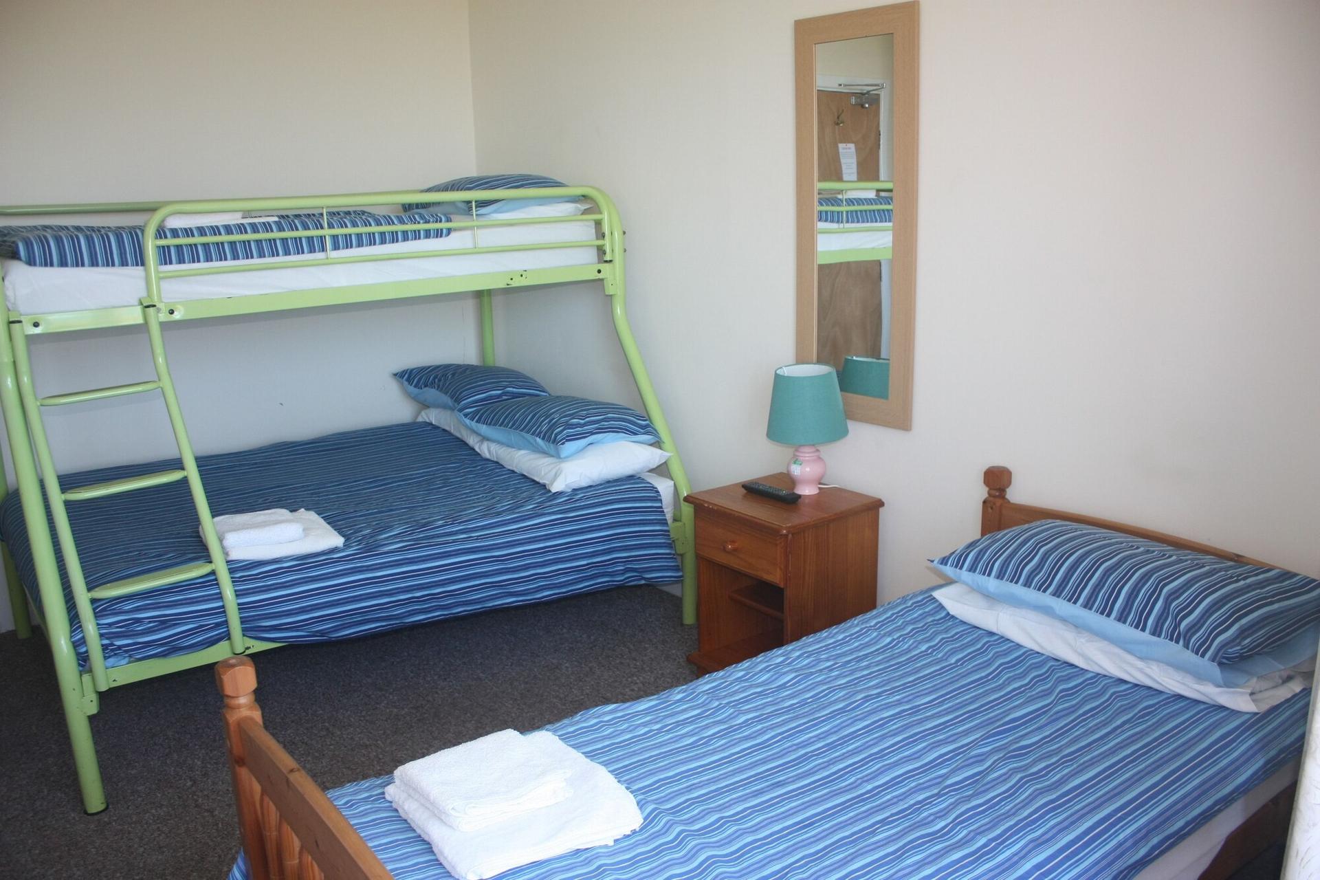 Longbeach Hotel - Hostel — 2