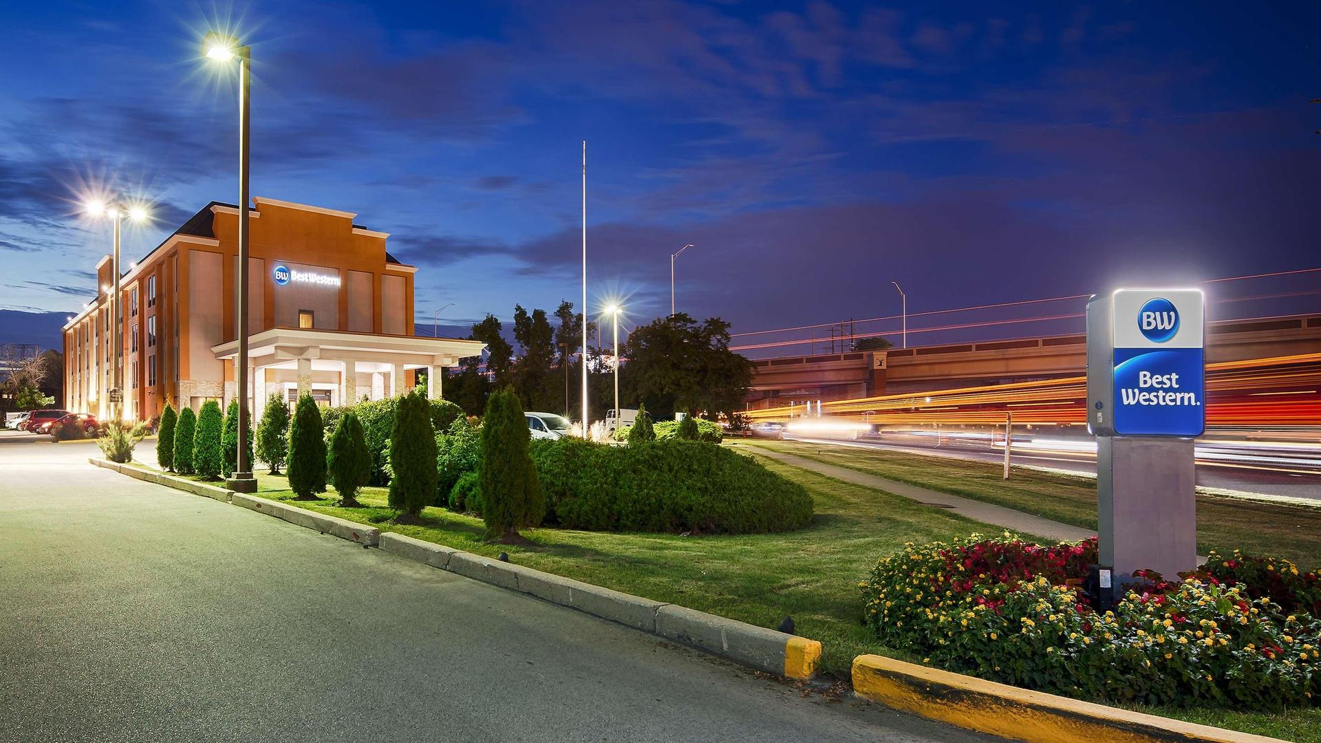 O Hare North Elk Grove Hotel — 10