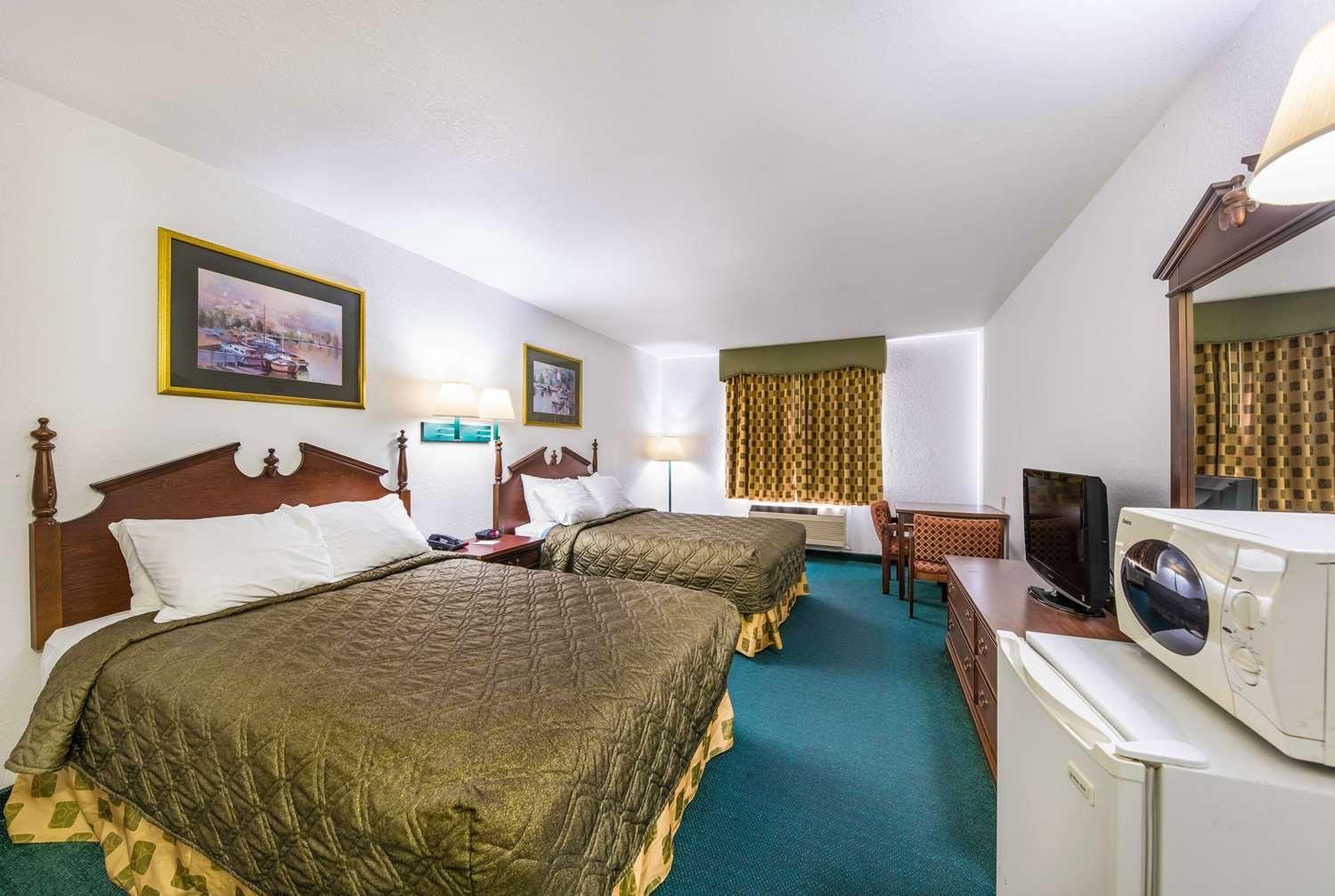 Rodeway Inn Decatur — 10
