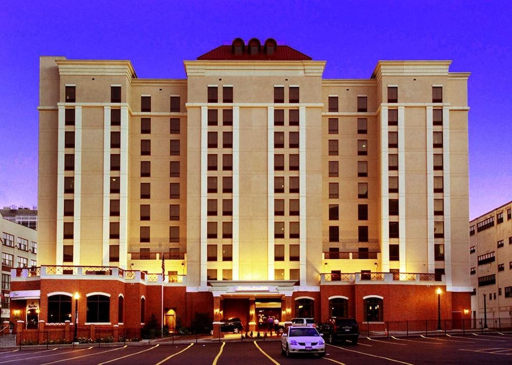 Hampton Inn Suites Albany Downtown — 3