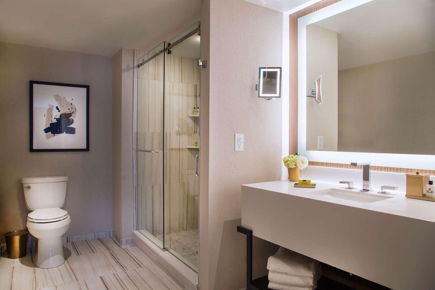 The Yorkville Royal Sonesta Hotel Toronto 3224