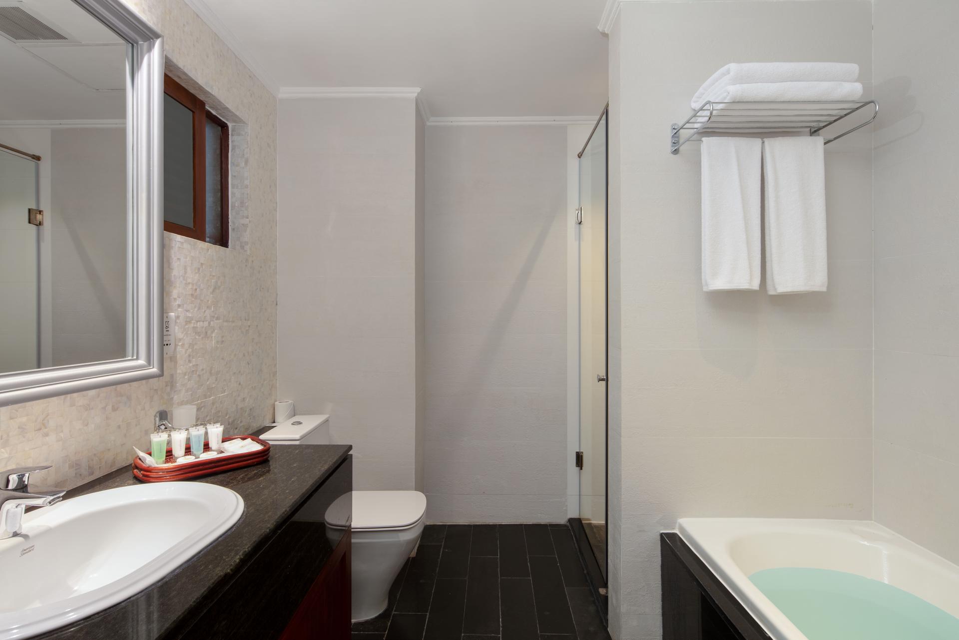 Earls Regency Hotel 90888 — 10