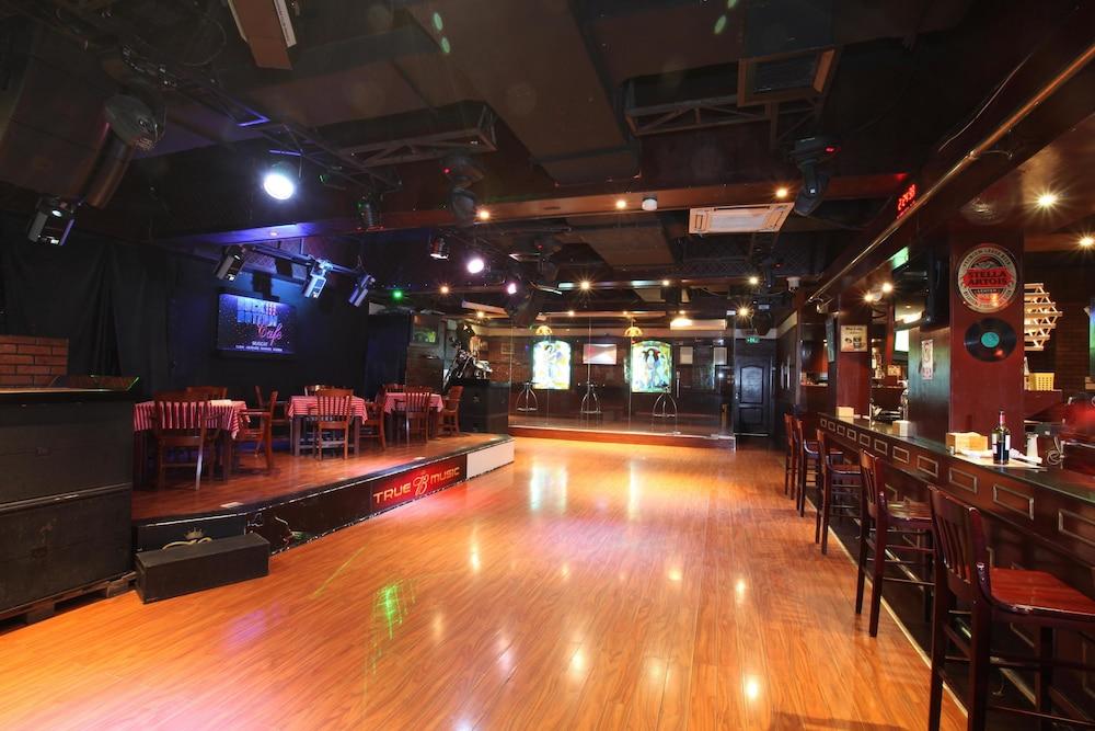 RAMEE GUESTLINE HOTEL 66204 — 4