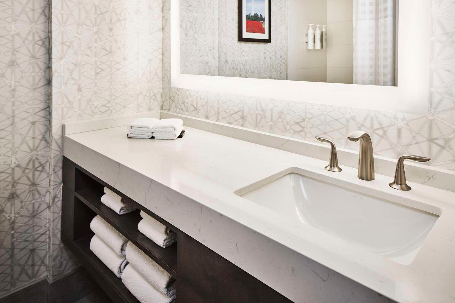 Embassy Suites Alexandria-Old Town