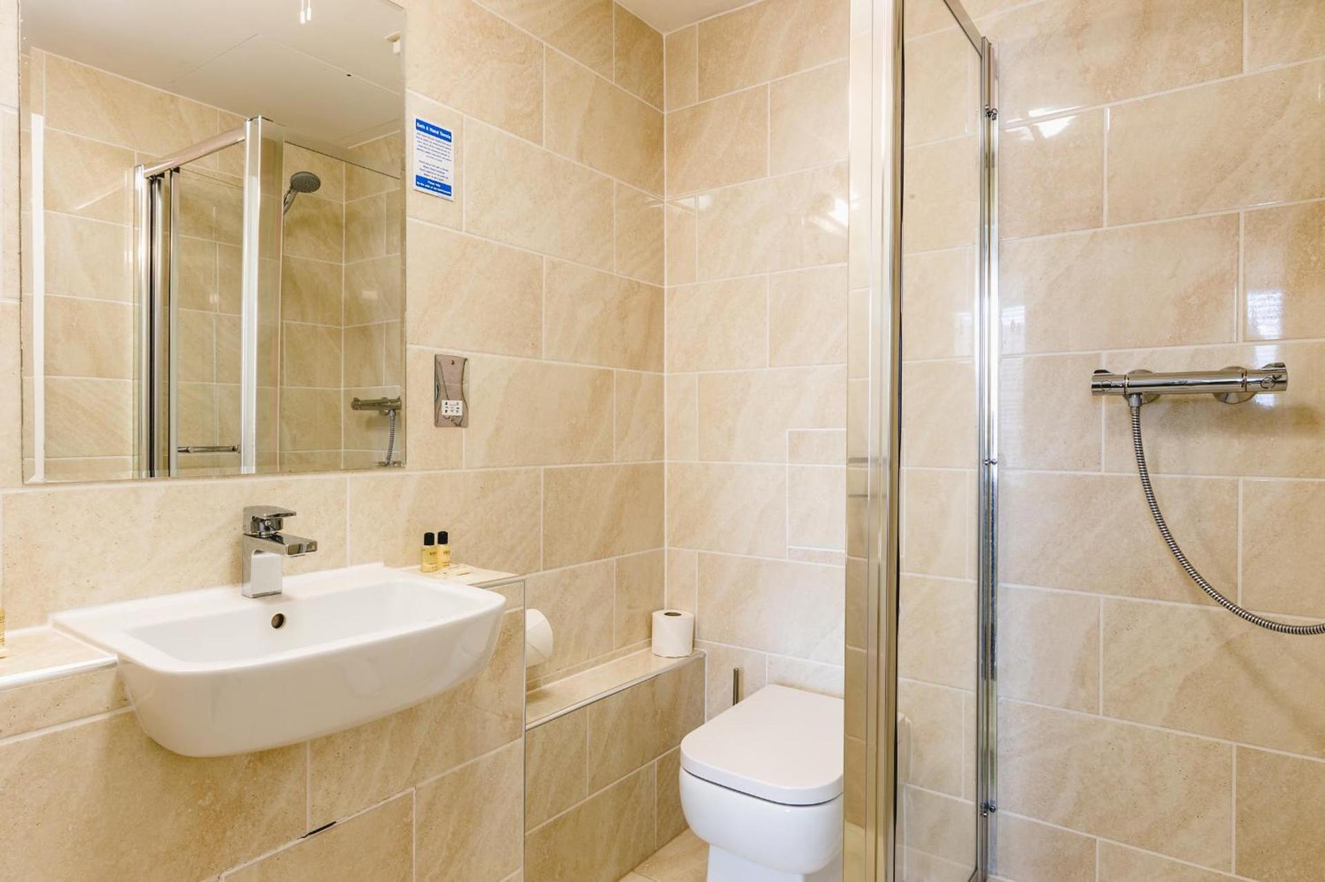 VICTORIA HOUSE HOTEL — 6