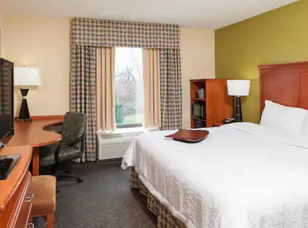 Hampton Inn Jacksonville, IL — 8