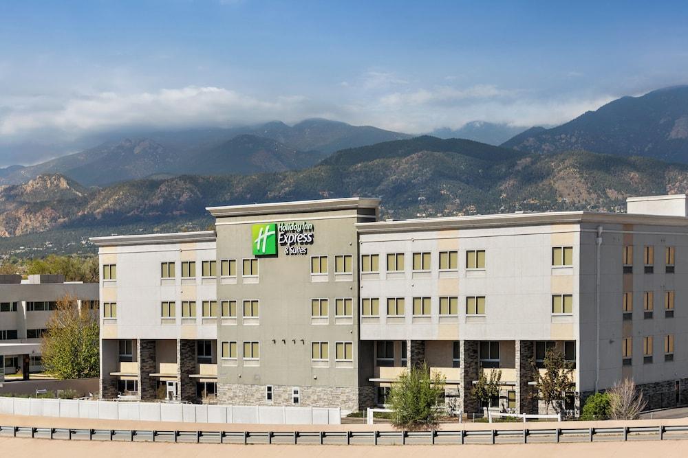 HOLIDAY INN EXPRESS SUITES COLORADO SPRINGS CENTRAL — 3