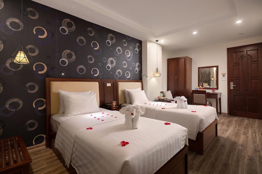 Holiday Emerald Hotel — 10