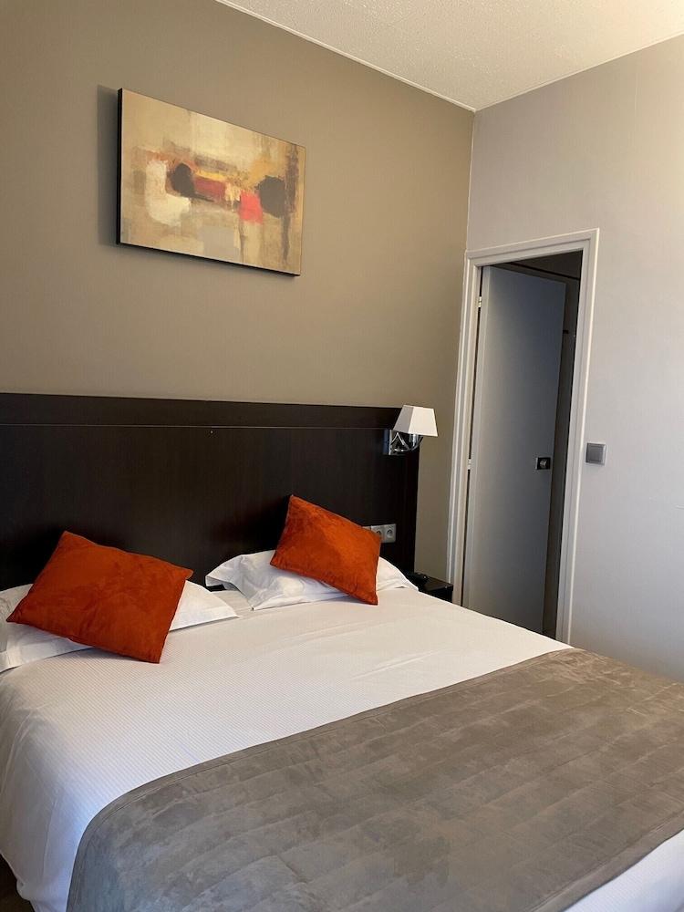 HOTEL BEAUGENCY 6964 — 9