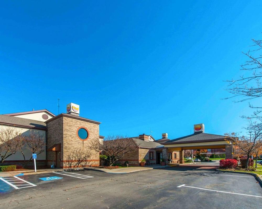 Comfort Inn & Suites Erie - Splash Harbor Indoor Waterpark — 1