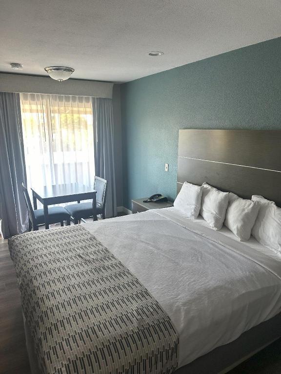 Hotel Palmeras Chula Vista (ex Vagabond Inn Chula Vista) — 10