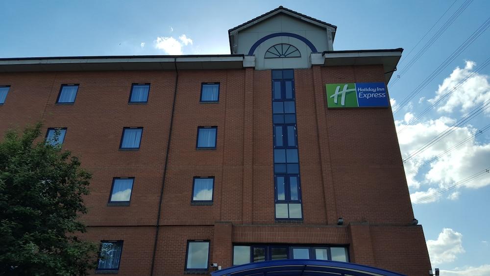 EXPRESS BY HOLIDAY INN CASTLE BROMWICH — 1