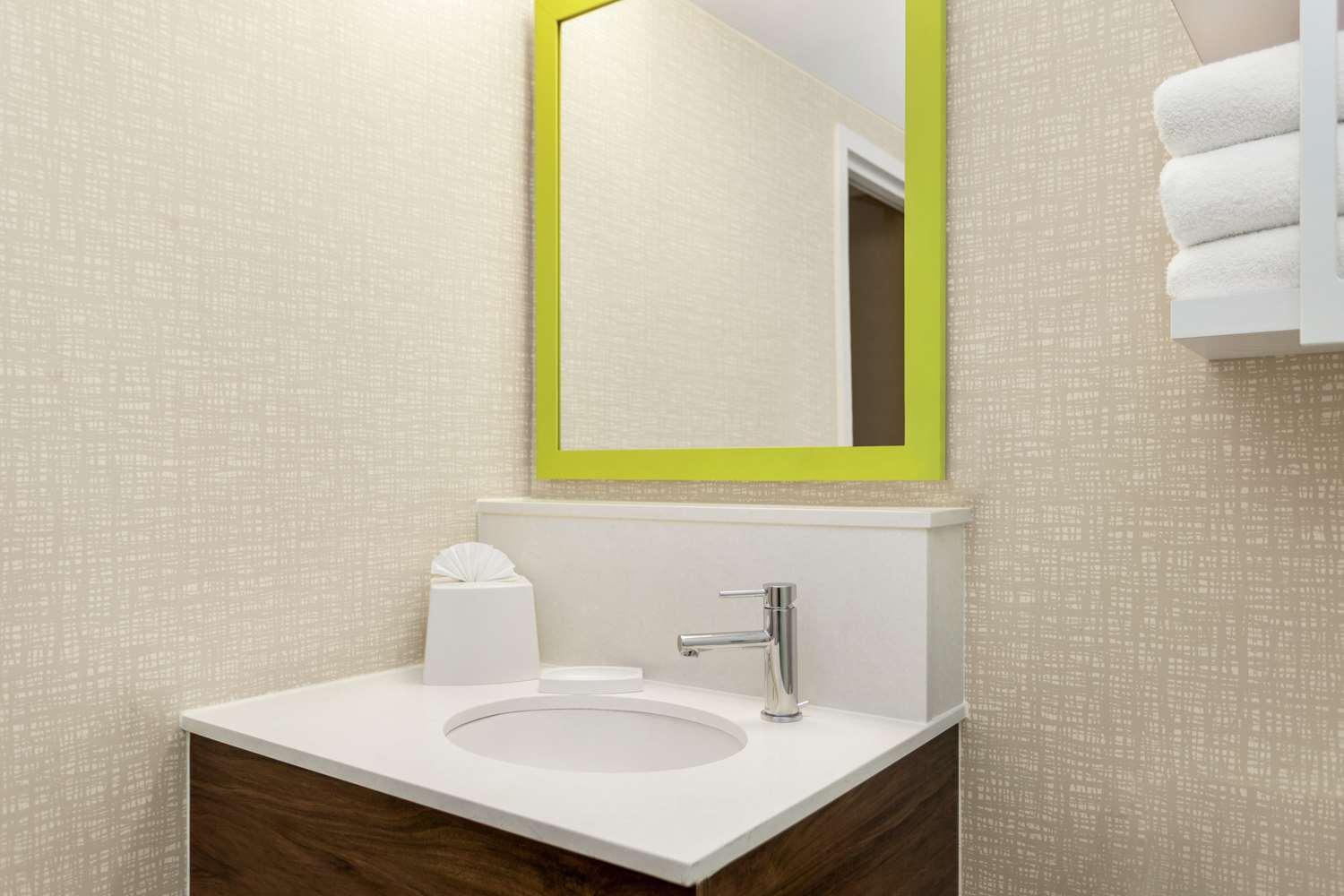 Hampton Inn Milwaukee/Brookfield — 1