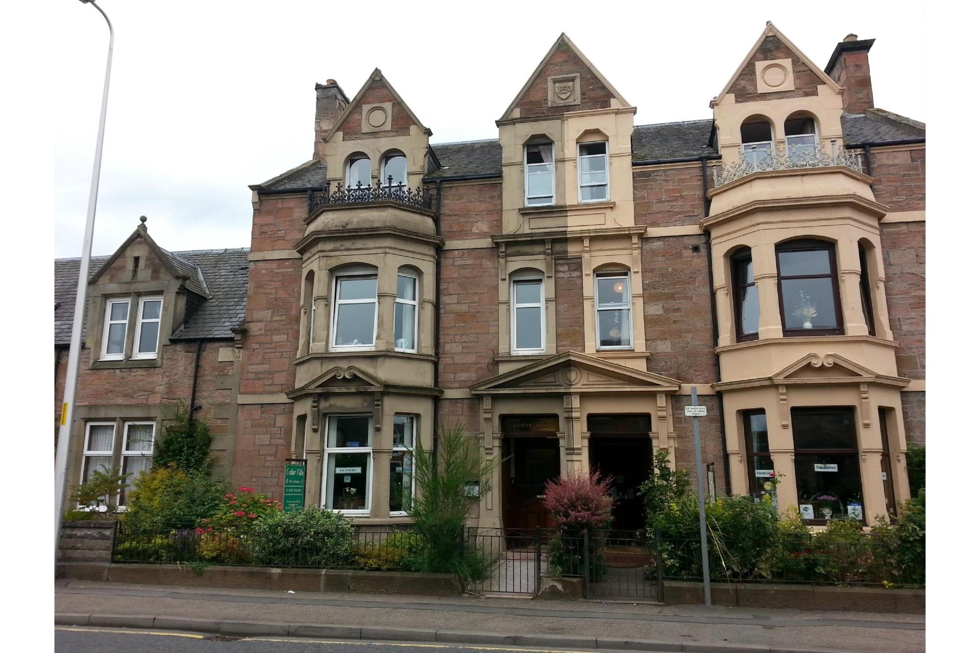 OYO Cedar Villa Guest House — 1