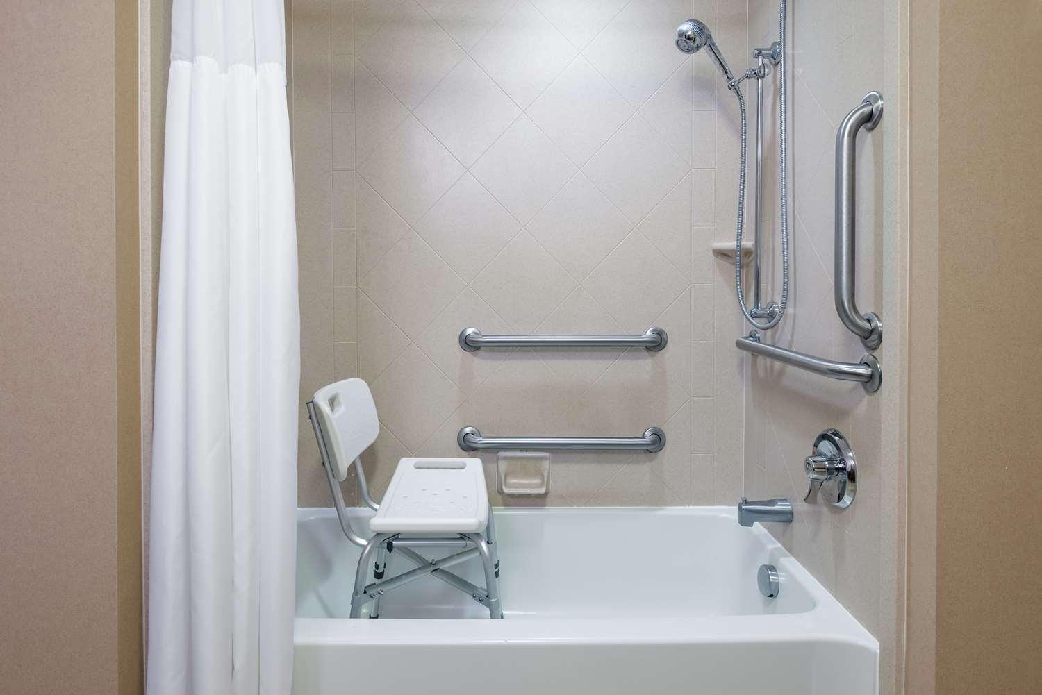 Hampton Inn Springfield South Enfield — 1