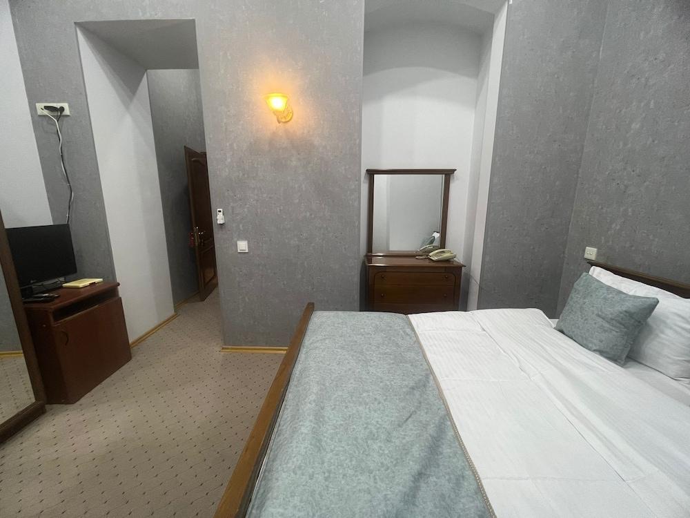 Swan Hotel — 10