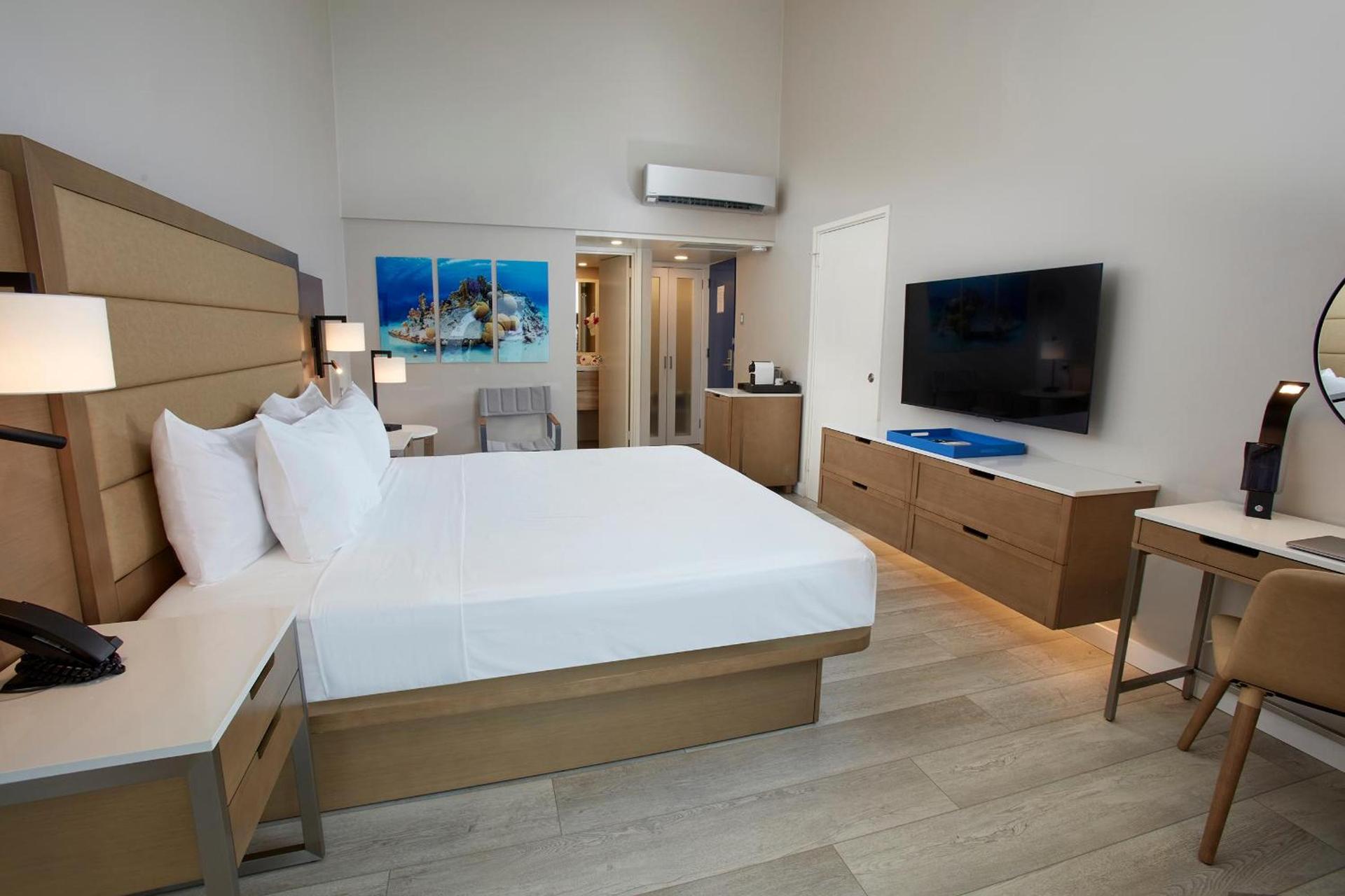 Divi Flamingo Beach Resort — 9