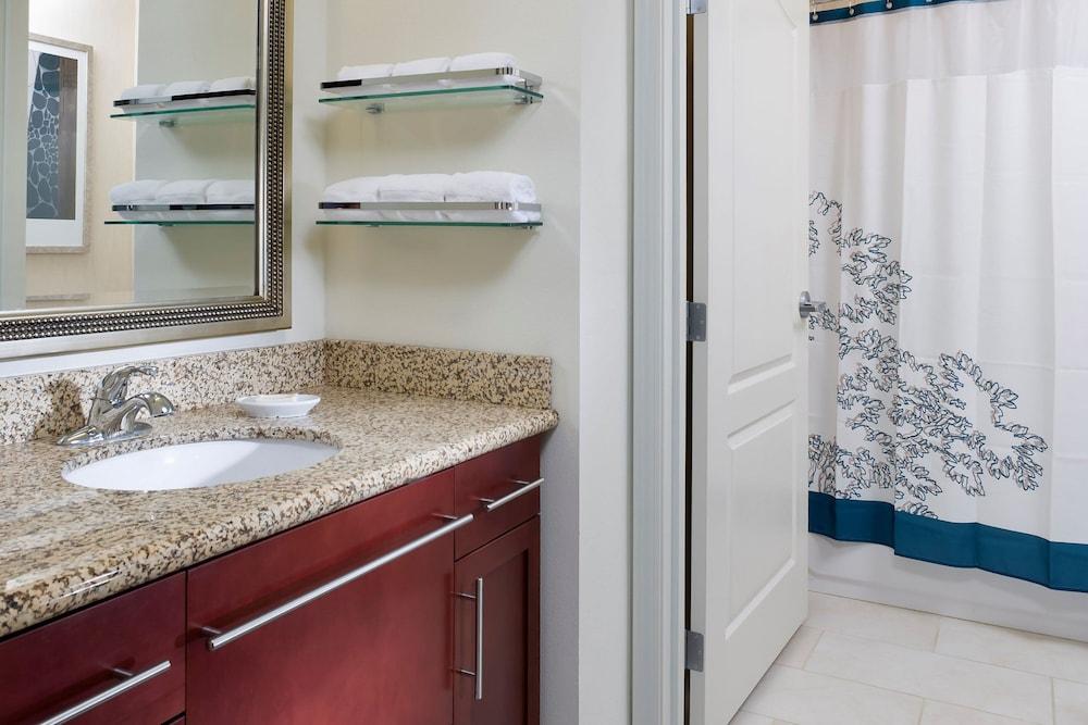 RESIDENCE INN FARGO — 10