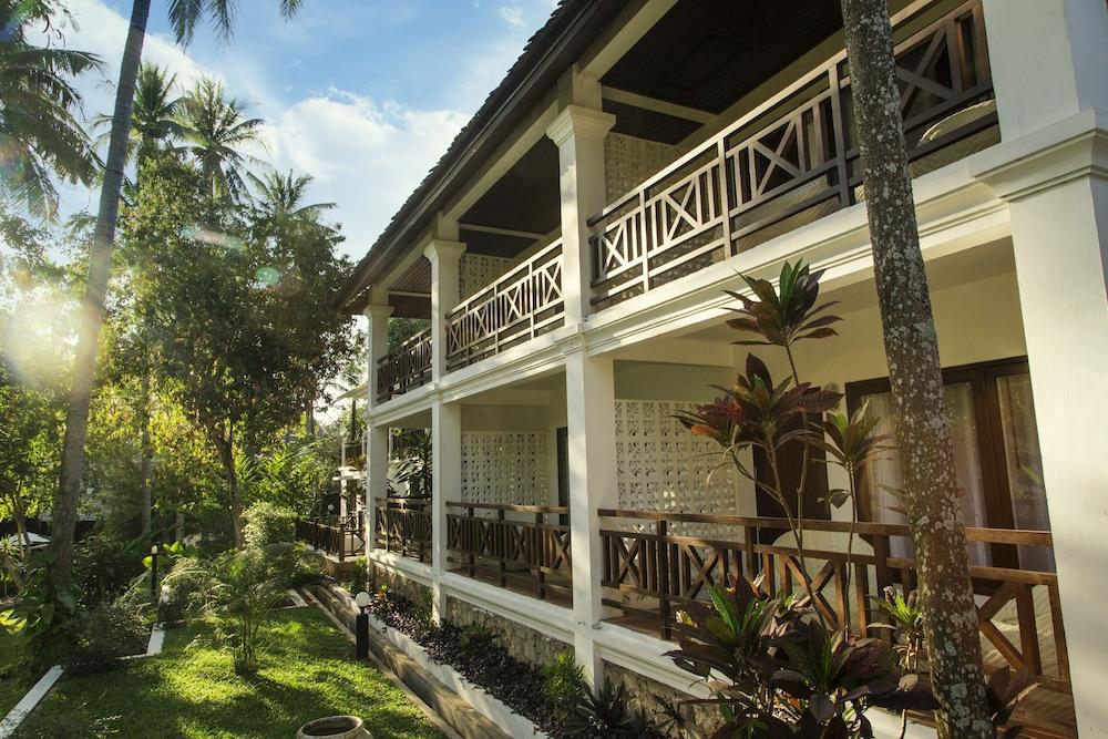 PARASOL BLANC HOTEL 90949 — 1