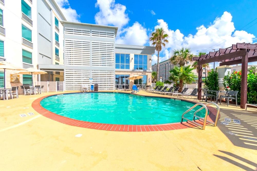 Clarion Pointe Galveston Seawall — 2