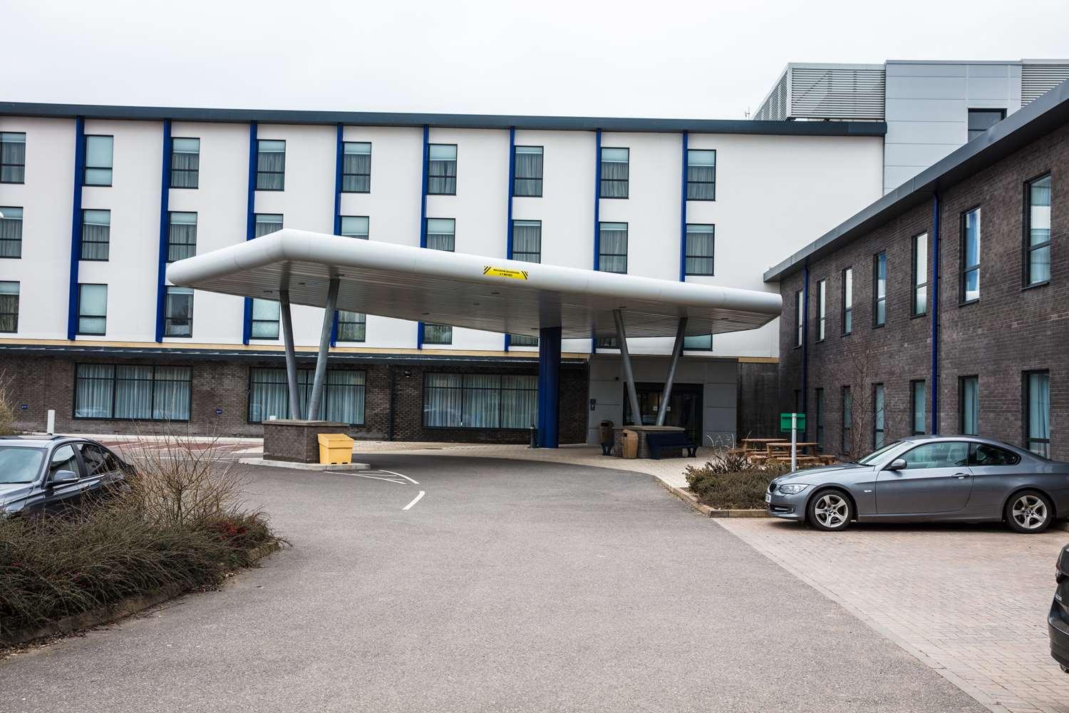 HAMPTON BY HILTON EXETER AIRPORT — 1