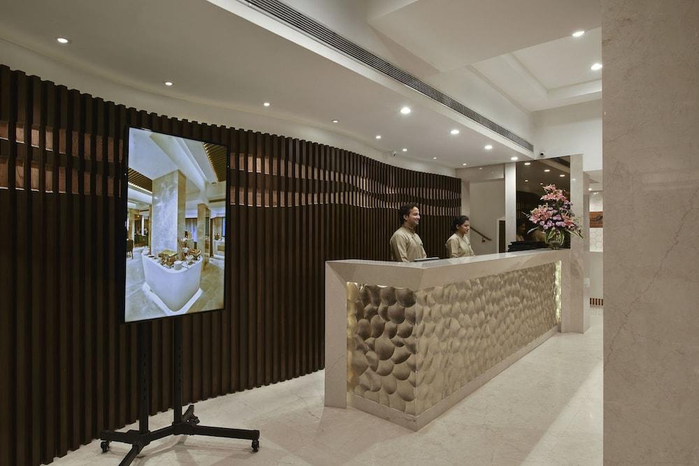 Hotel Heritage — 1