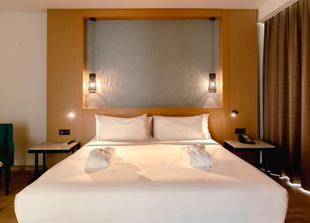 Occidental Sharjah Grand — 10