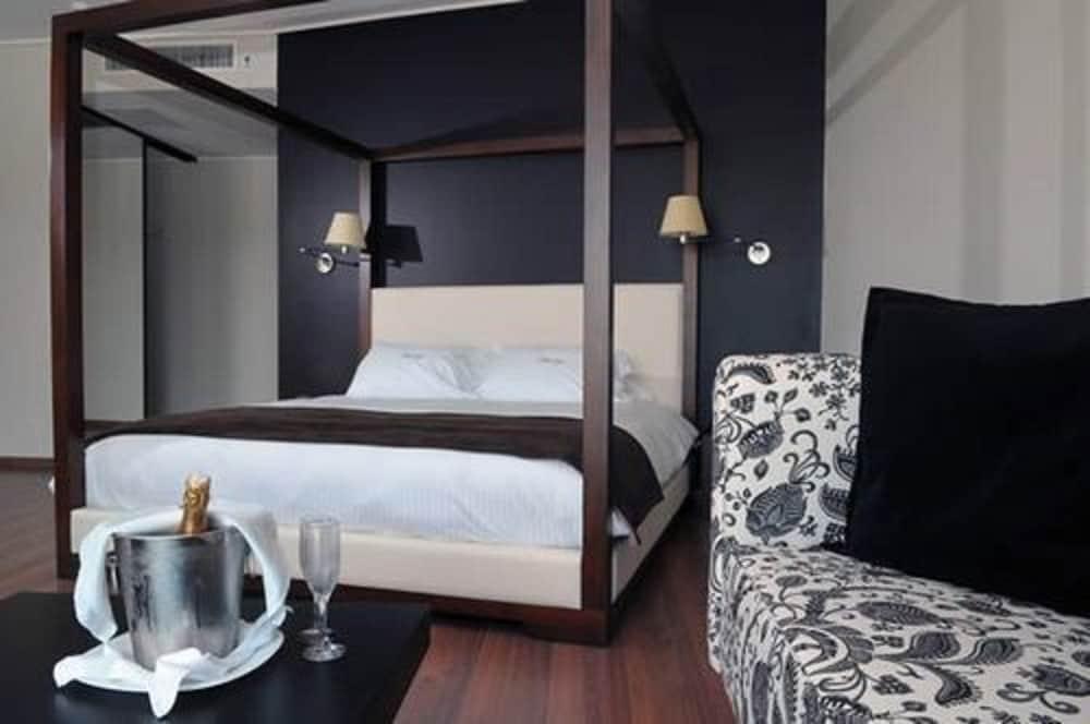 Regency Park Hotel