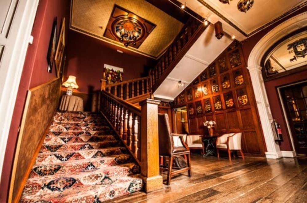 THE MANOR HOPTEL BRECON — 3