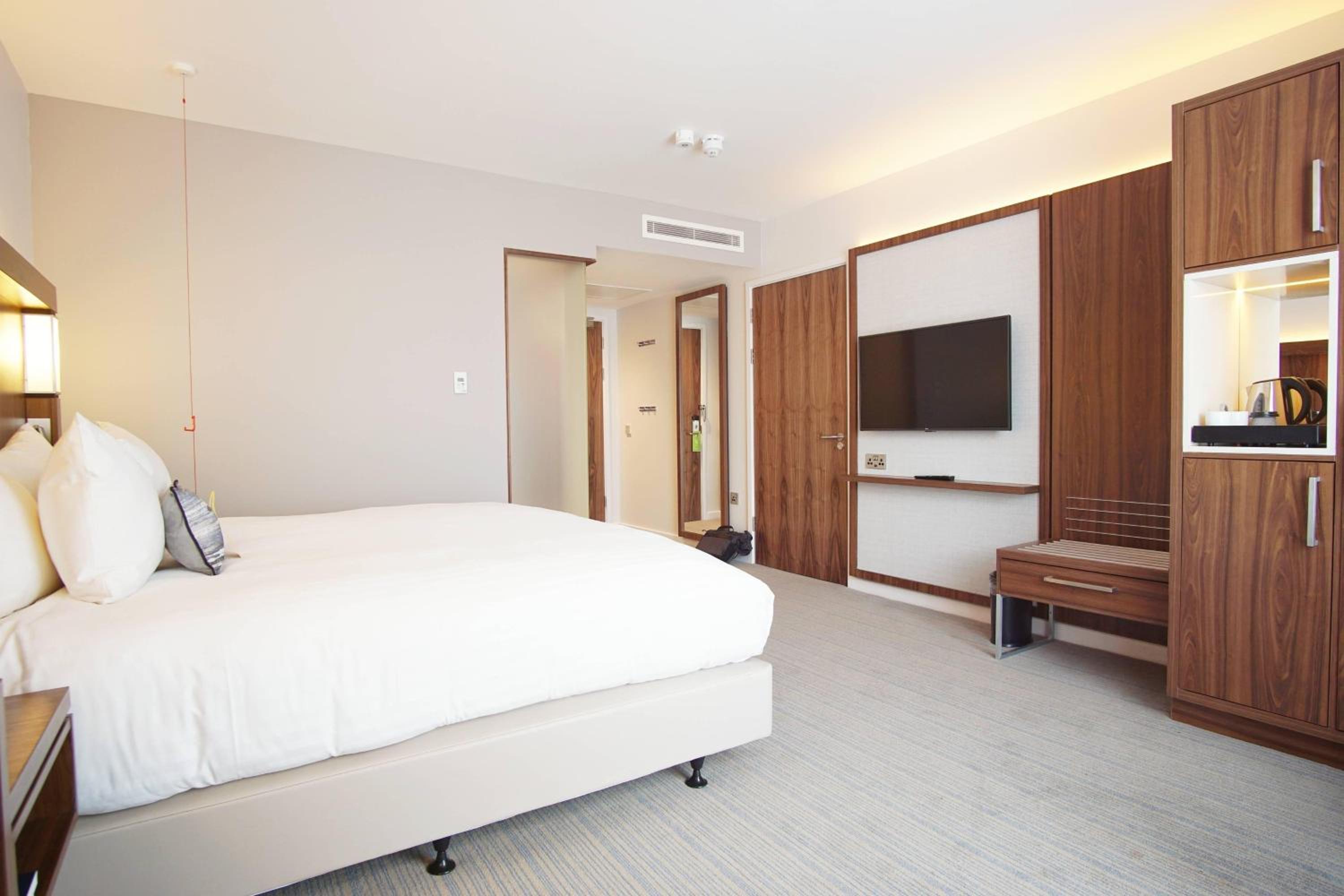 Courtyard By Marriott Glasgow Airport — 10