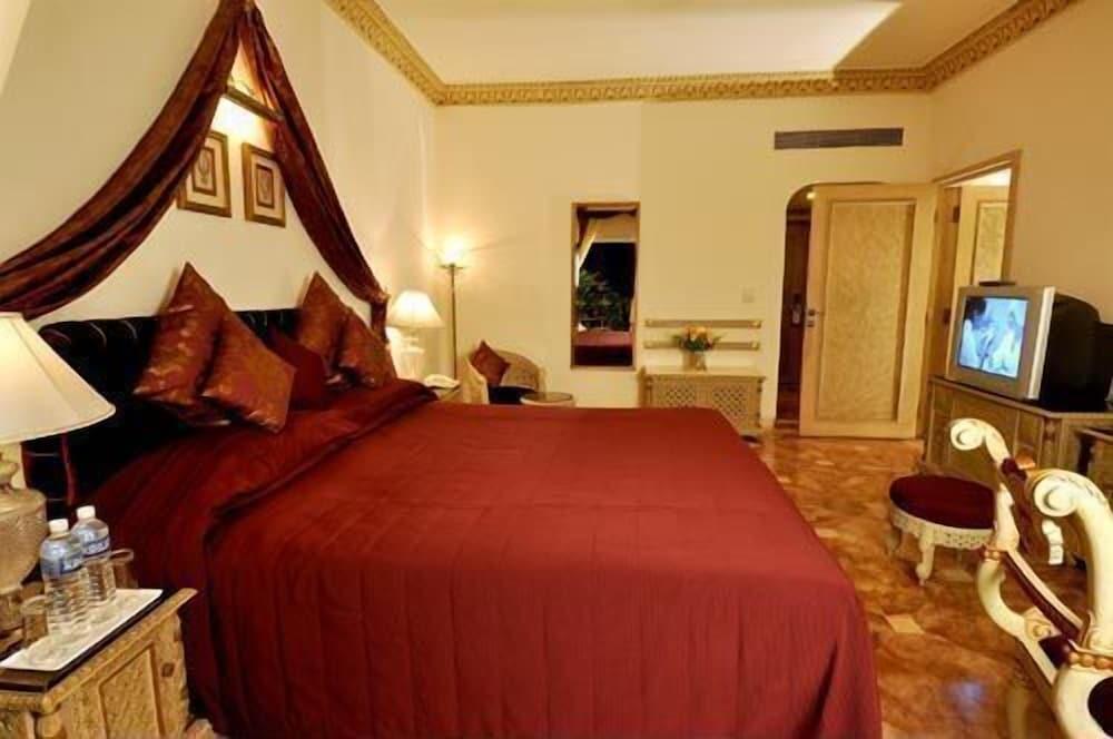 GOLDEN PALMS SPA — 5