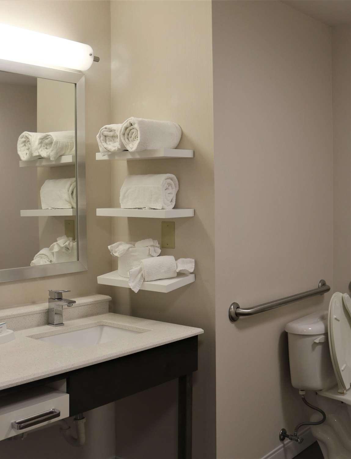 Hampton Inn & Suites Fremont — 1