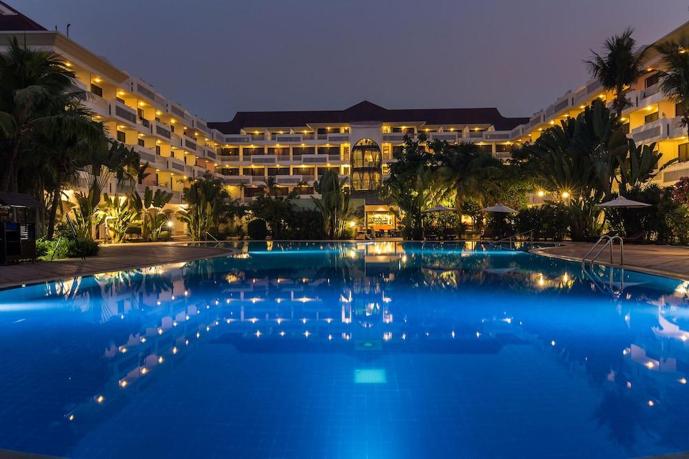 ANGKOR CENTURY RESORT AND SPA 100132 — 1