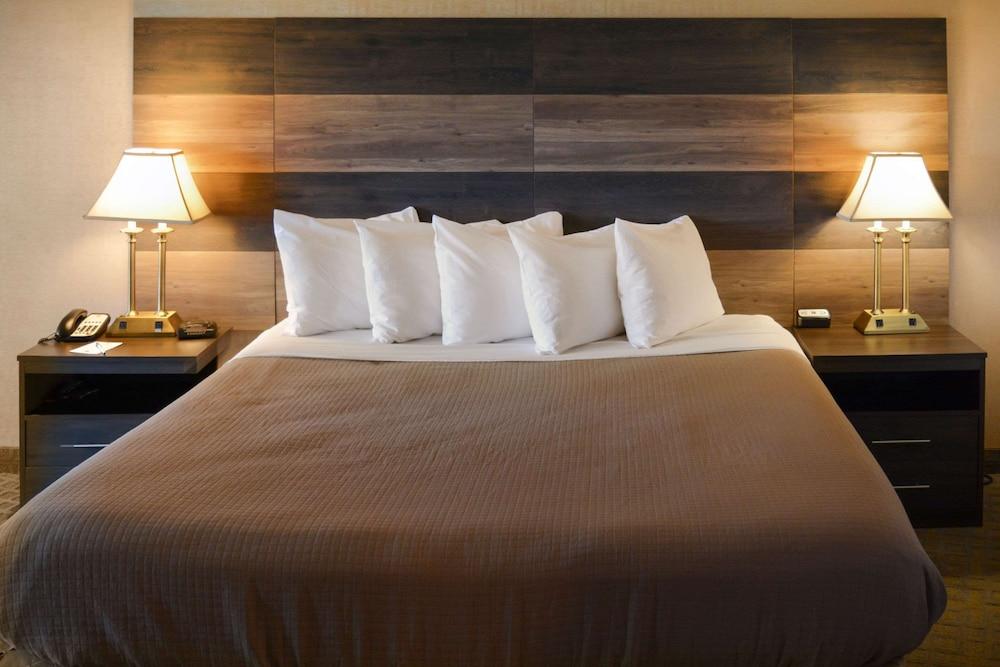 Clarion Hotel Philadelphia International Airport — 6