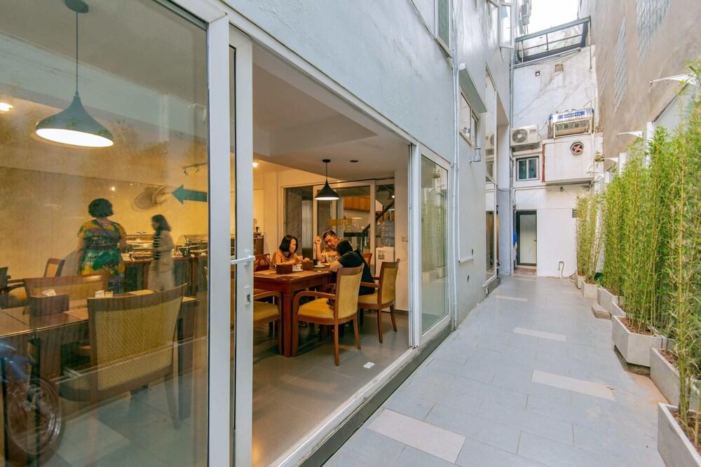 Golden Sun Villa Hotel — 1