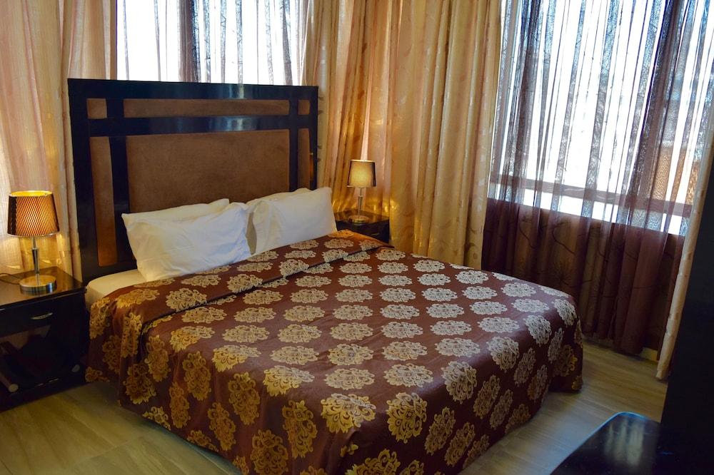 New Avon Hotel — 7