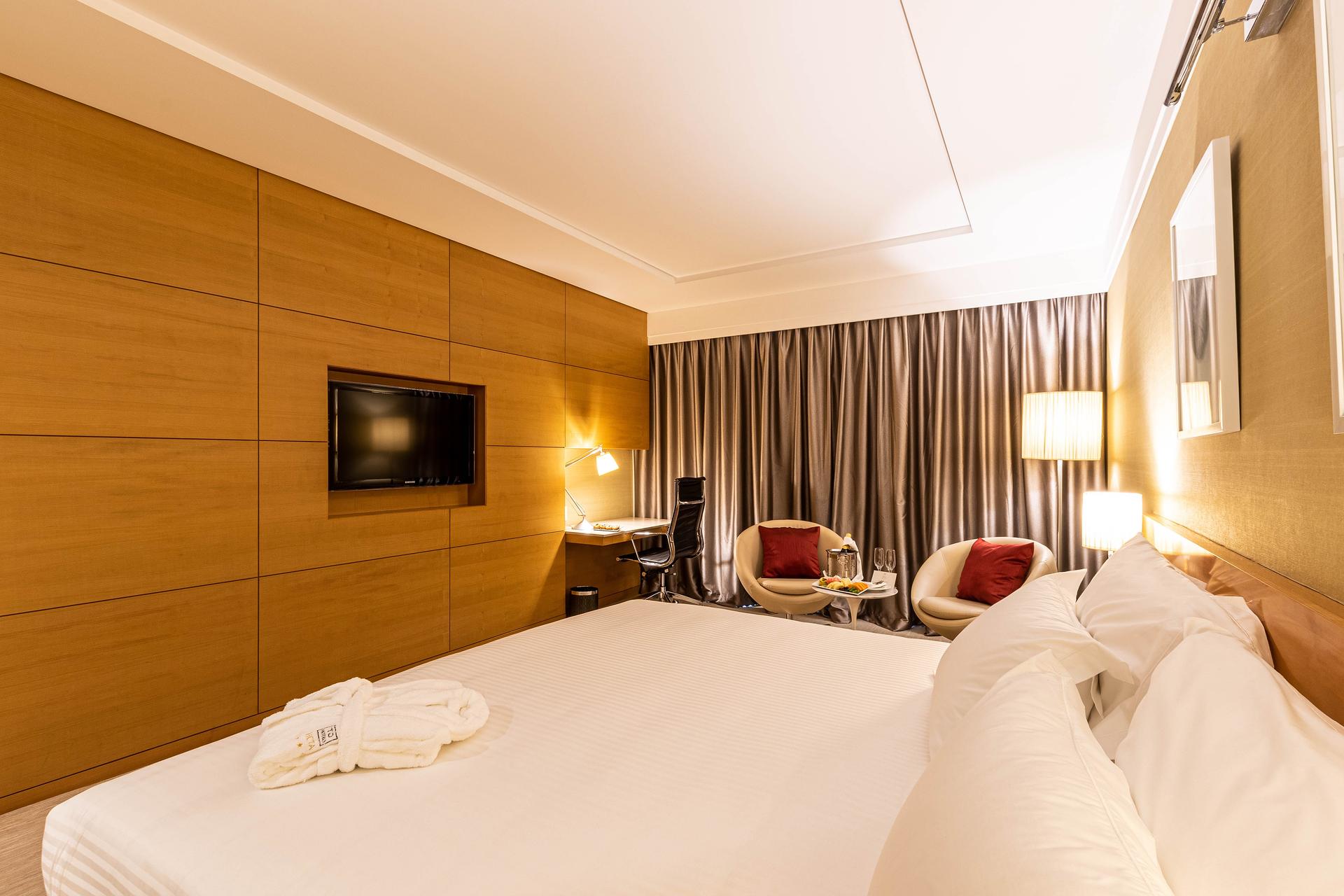 TALATONA CONVENTION HOTEL — 9