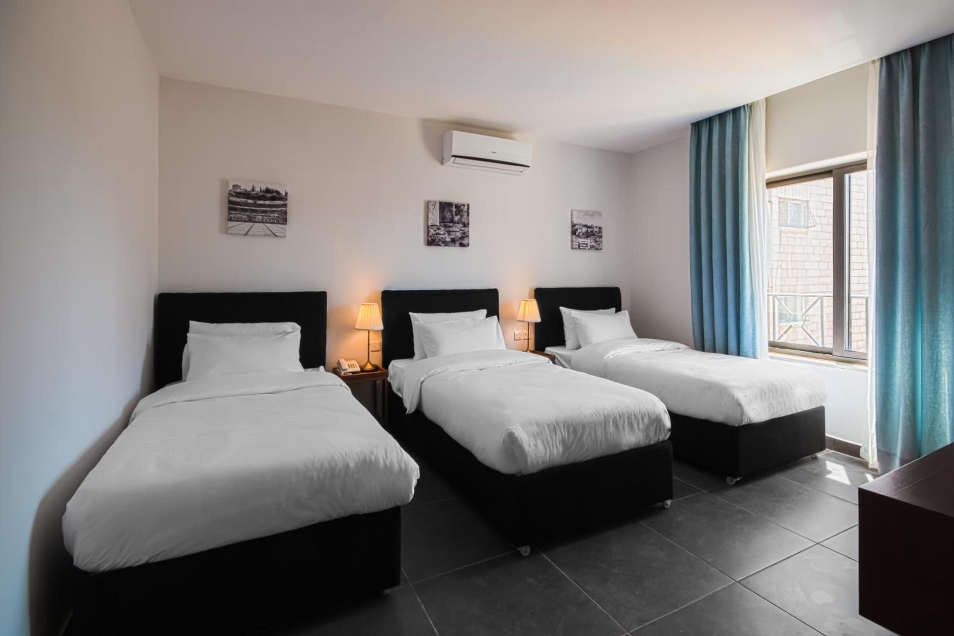 CANARY HOTEL 69454 — 8
