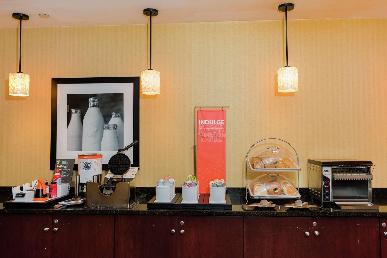 Hampton Inn Eau Claire — 1