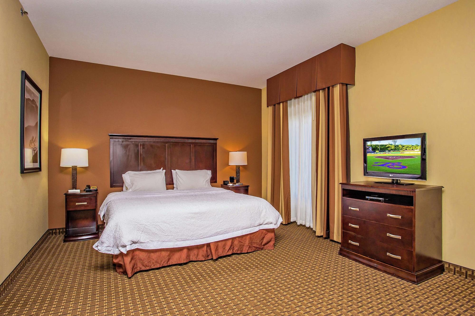 Hampton Inn and Suites Sevierville at Stadium Drive — 10