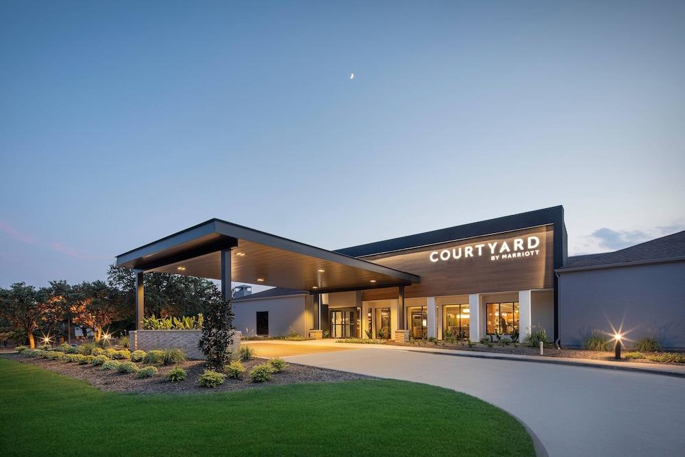 Courtyard Dallas Addison/Midway — 1